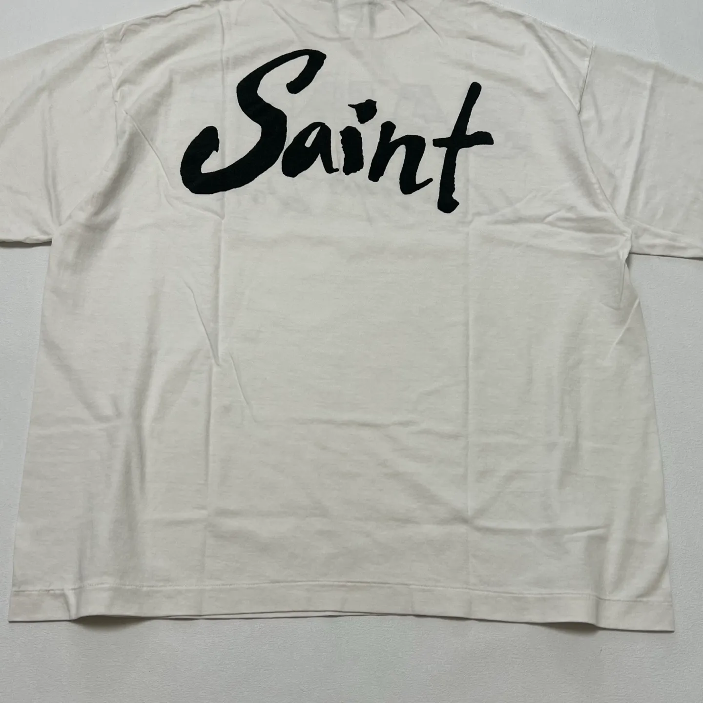 SAINT Mxxxxxx SS TEE/SUPER DIRTY/WHT oil painting SAINT SUPER DIRTY slogan TEE off-white S-XL Made of original OE yarn tube weaving without side seams to distinguish the split fabrics original consistent VINTAGE label/little angel anti-counterfeiting label top printing technology highly restored original details